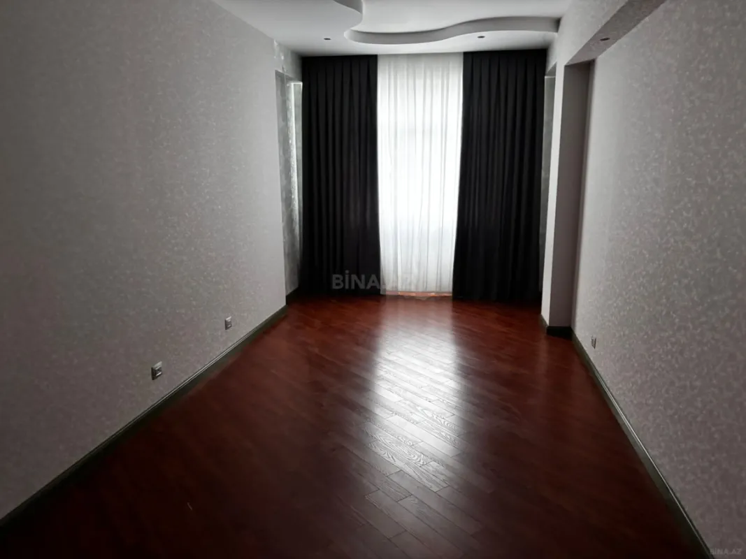 Satılır 3 otaqlı mənzil 135 m²