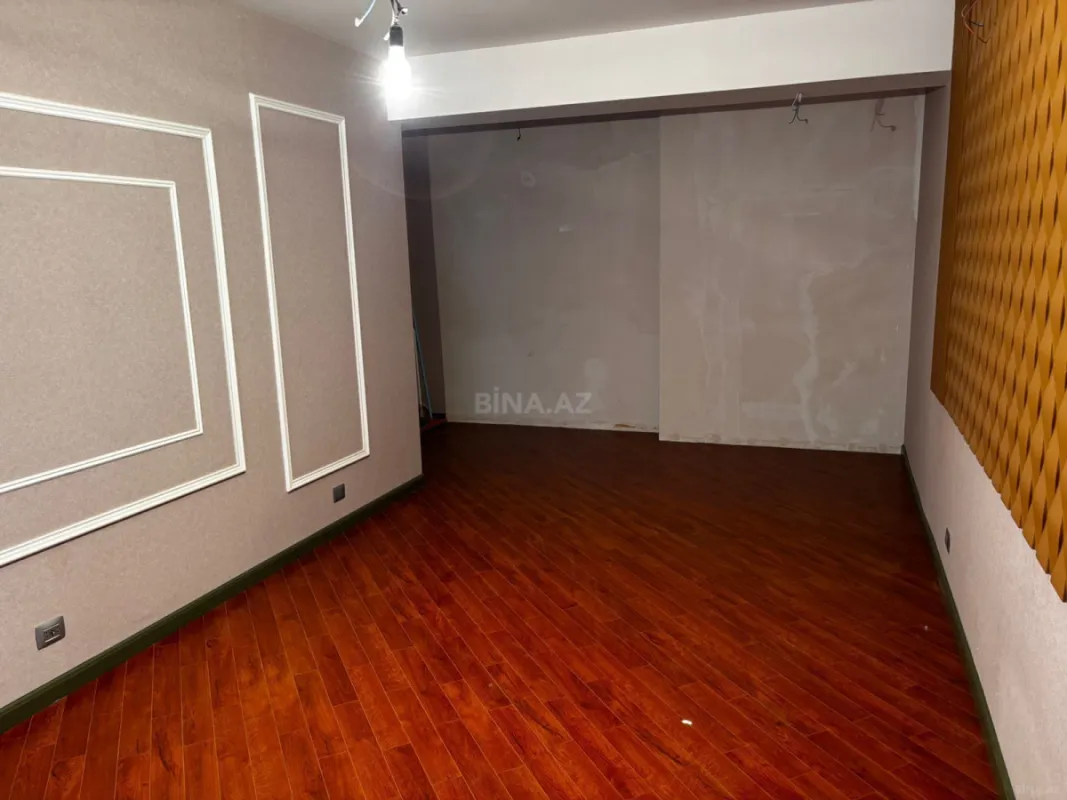 Satılır 3 otaqlı mənzil 135 m²