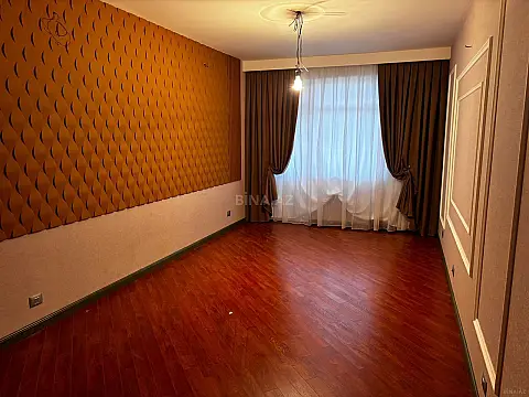 Satılır 3 otaqlı mənzil 135 m² — Bakı, Memar Əcəmi yanı 3 otaq 135.00 m²