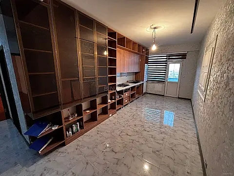 Satılır 3 otaqlı mənzil 135 m²