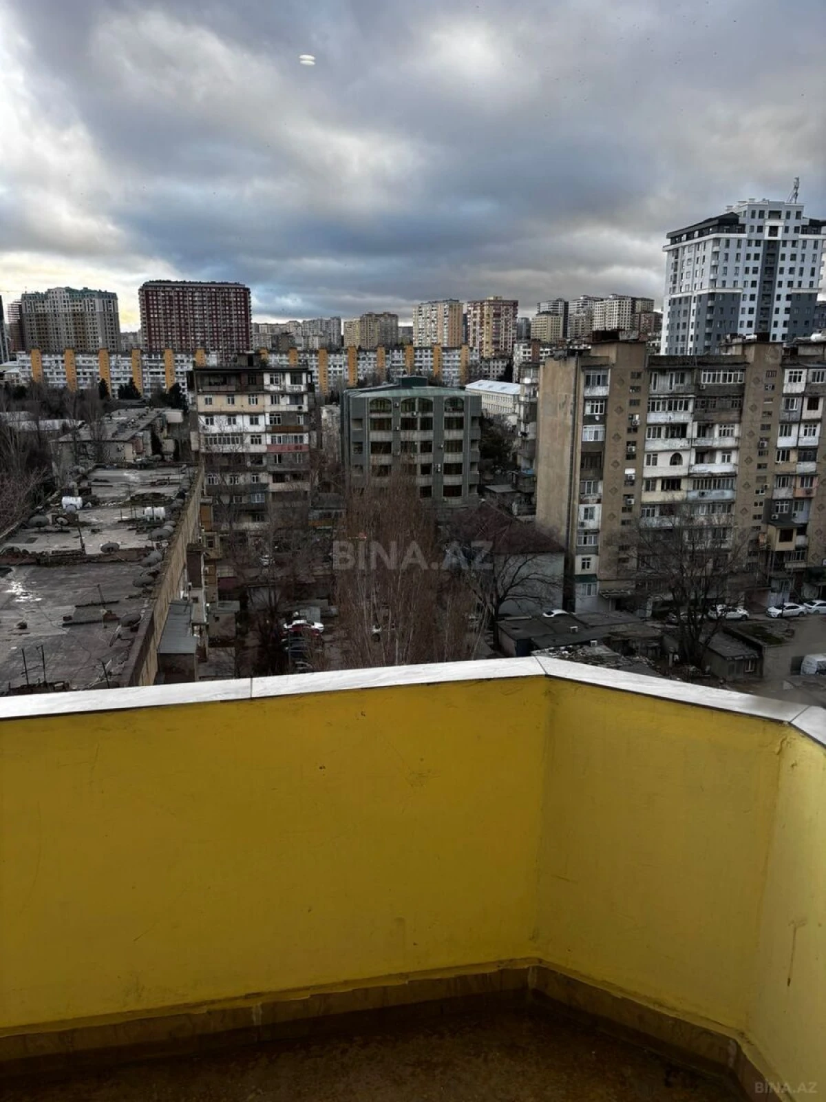 Satılır 3 otaqlı mənzil 135 m²