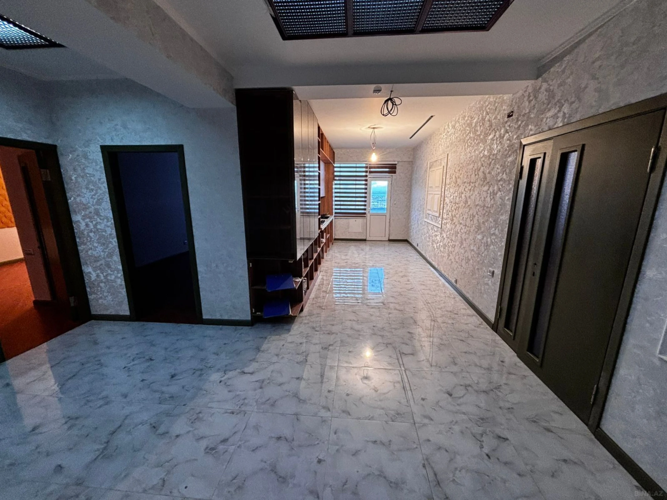 Satılır 3 otaqlı mənzil 135 m²