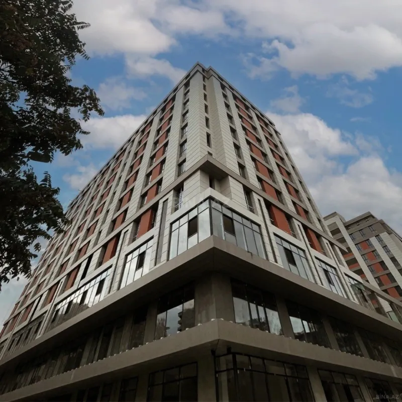 Satılır 3 otaqlı mənzil 121 m²