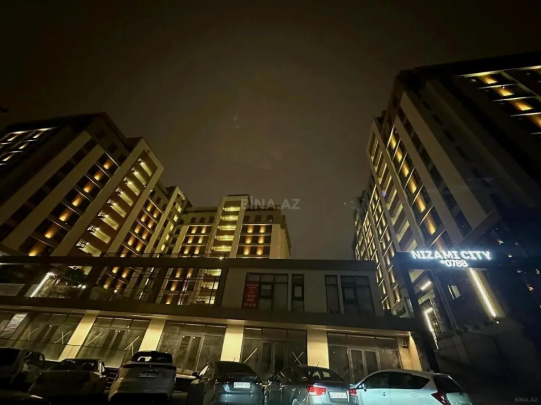 Satılır 3 otaqlı mənzil 121 m²