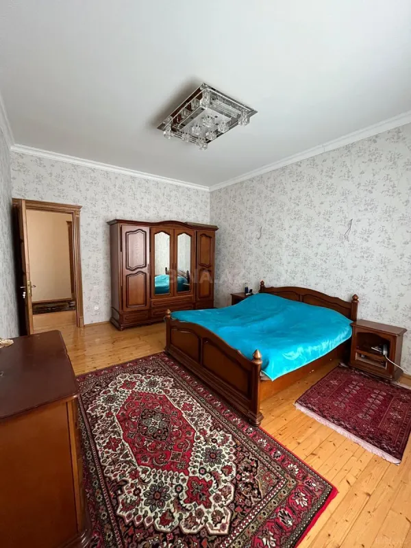 Satılır 6 otaqlı həyət evi 350 m²