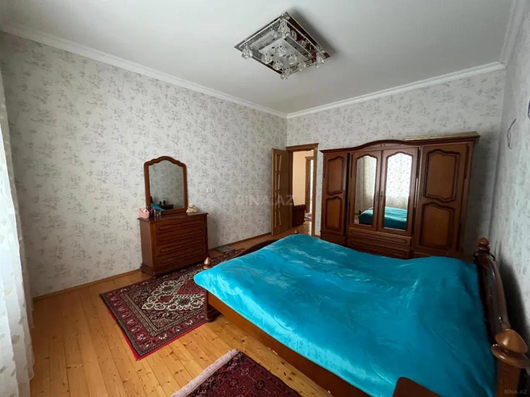 Satılır 6 otaqlı həyət evi 350 m²