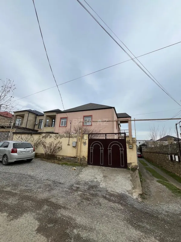 Satılır 6 otaqlı həyət evi 350 m²