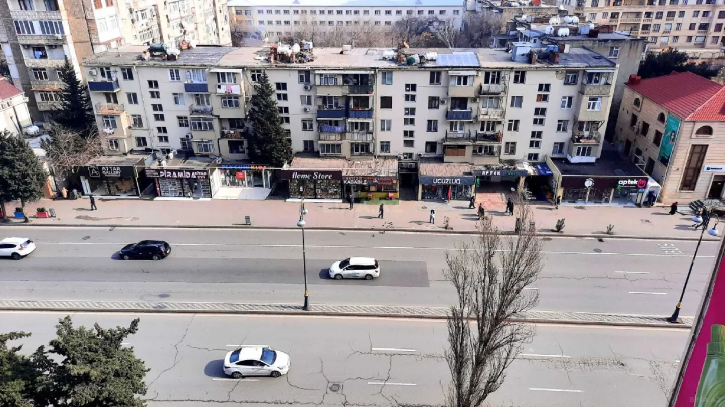 Satılır 4 otaqlı mənzil 110 m²
