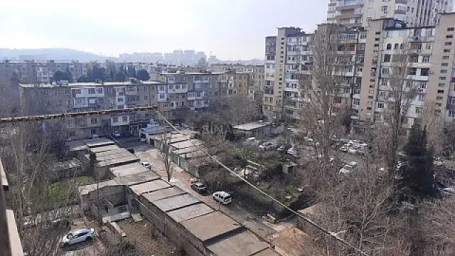Satılır 4 otaqlı mənzil 110 m²