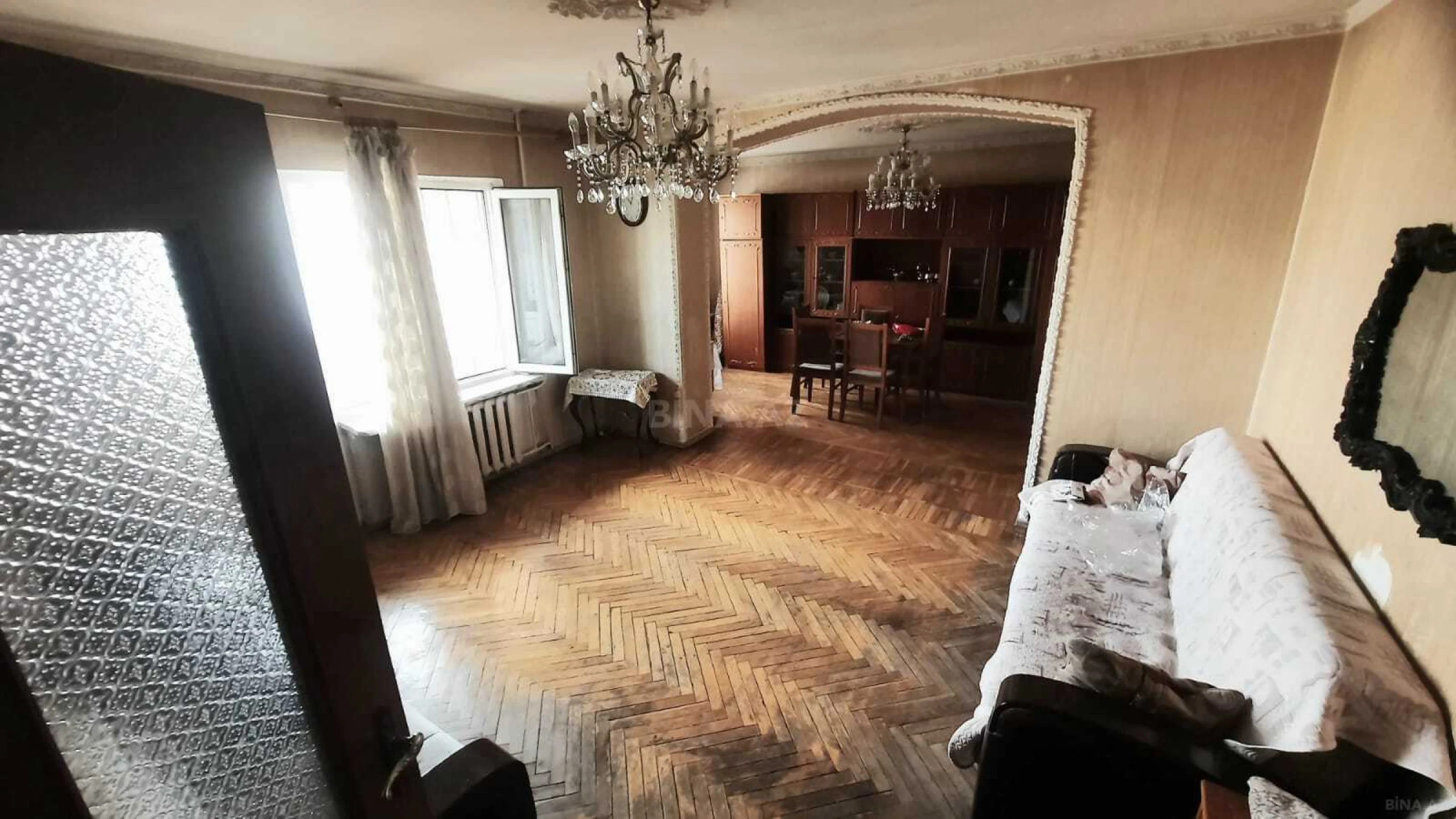 Satılır 4 otaqlı mənzil 110 m²