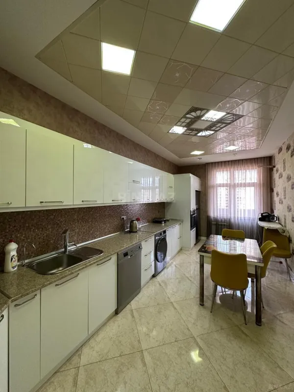 Satılır 3 otaqlı mənzil 127 m²