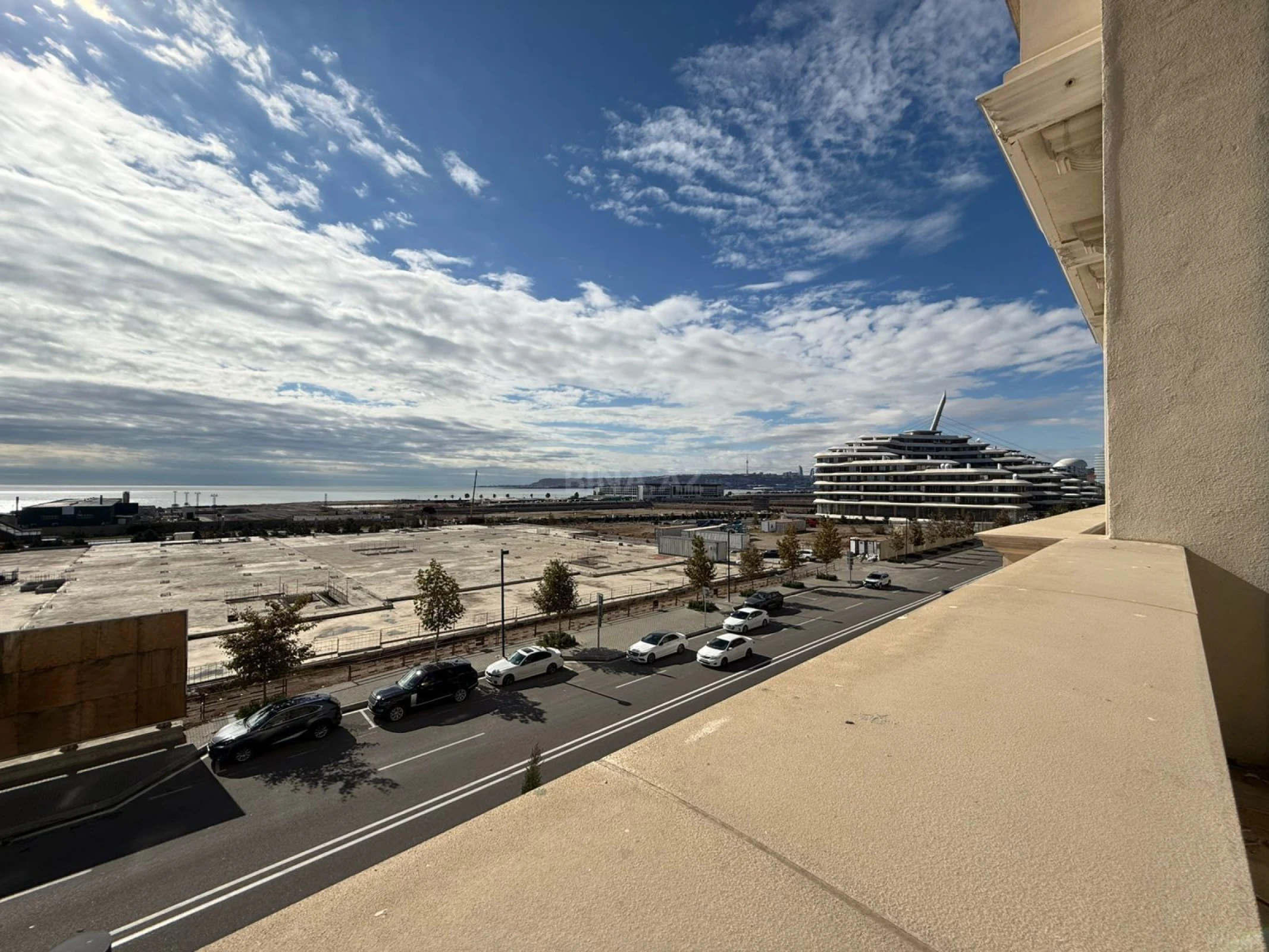 Satılır 4 otaqlı mənzil 144 m²