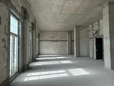 Satılır 4 otaqlı mənzil 144 m²