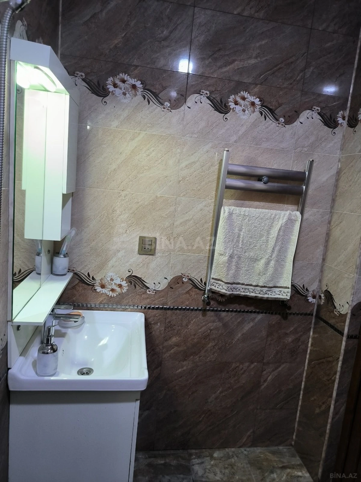 Satılır 2 otaqlı mənzil 62 m²