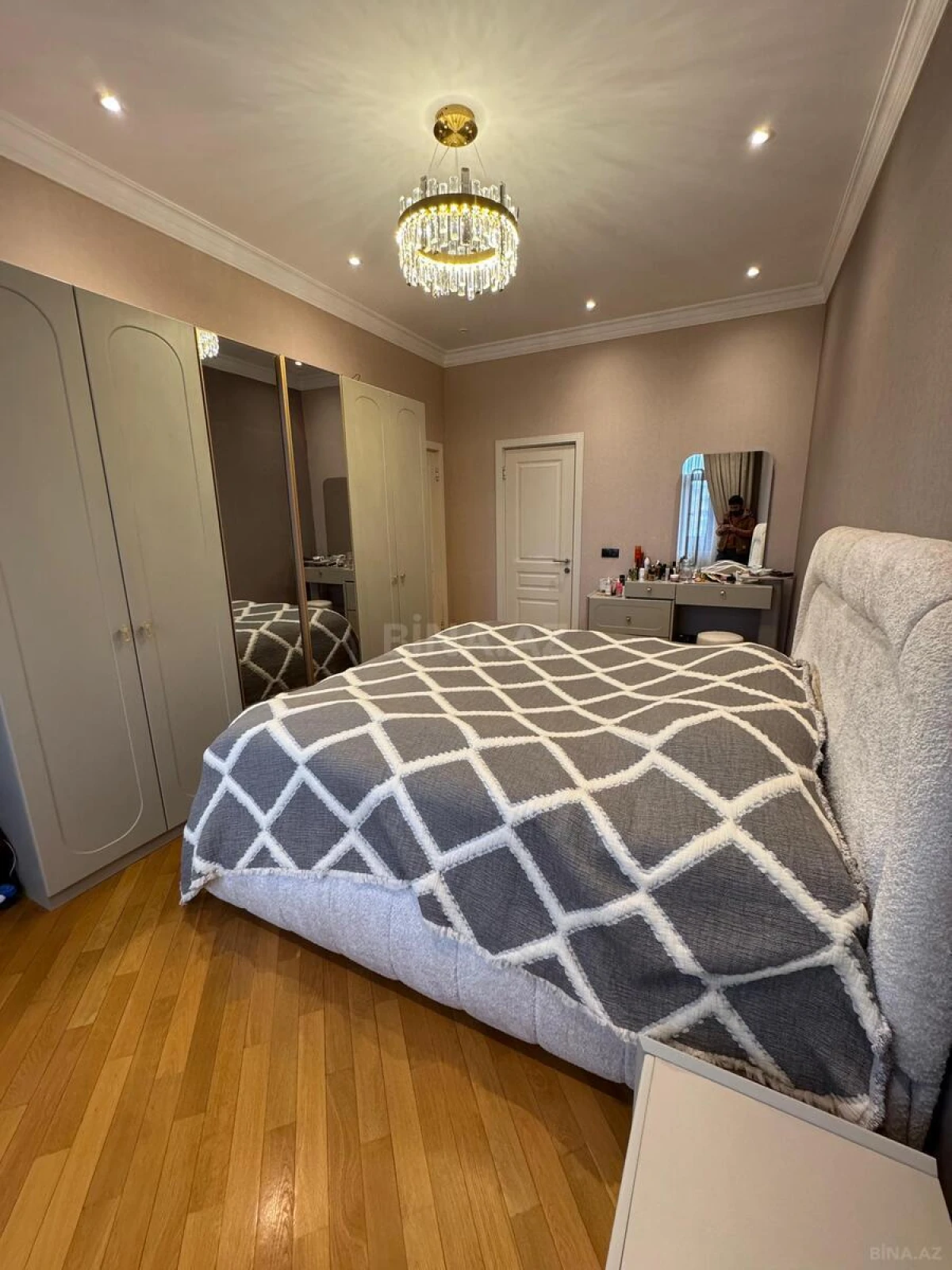 Satılır 3 otaqlı mənzil 114 m²