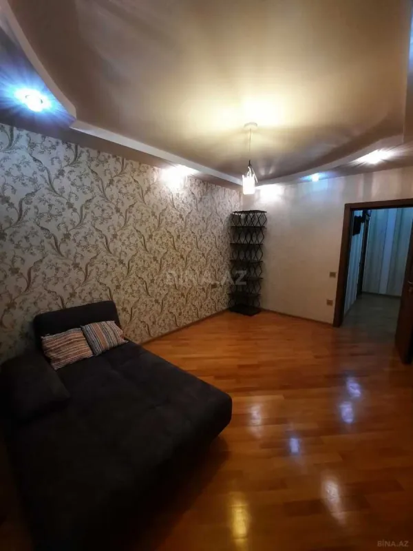 Satılır 3 otaqlı mənzil 135 m²