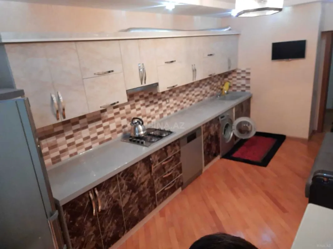 Satılır 3 otaqlı mənzil 135 m²