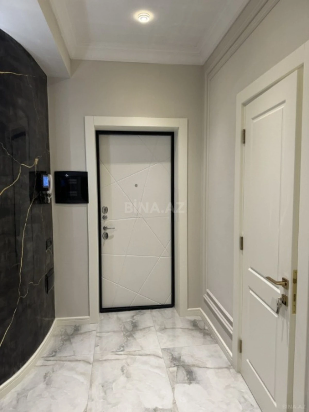 Kirayə verilir 2 otaqlı mənzil 75 m²