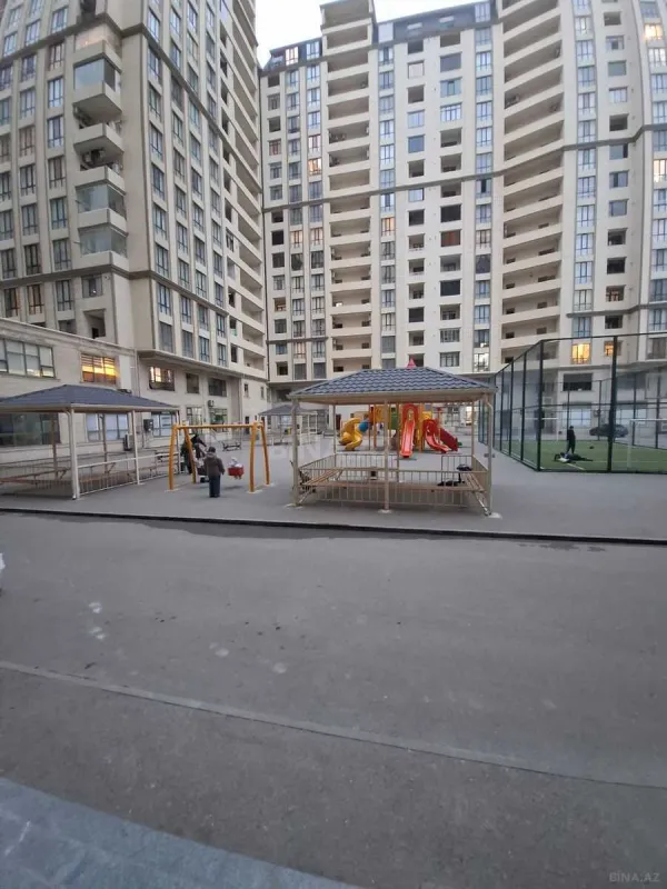 Kirayə verilir 3 otaqlı mənzil 106 m²