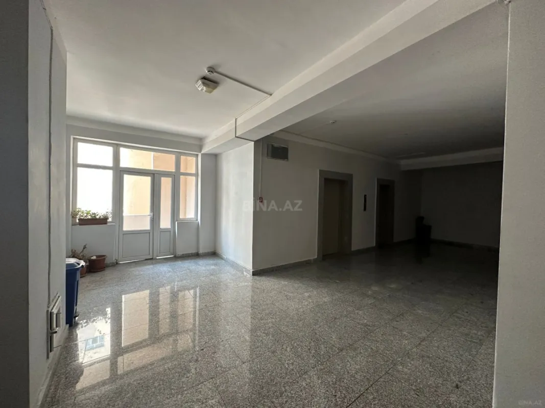Satılır 4 otaqlı mənzil 165 m²