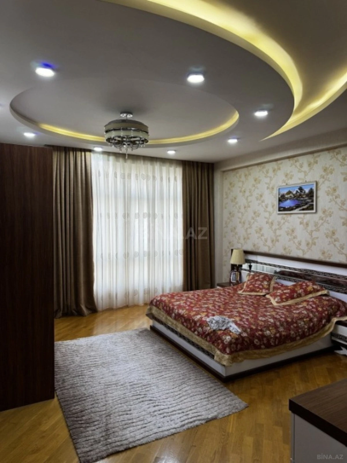 Satılır 4 otaqlı mənzil 165 m²