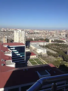 Satılır 4 otaqlı mənzil 165 m²