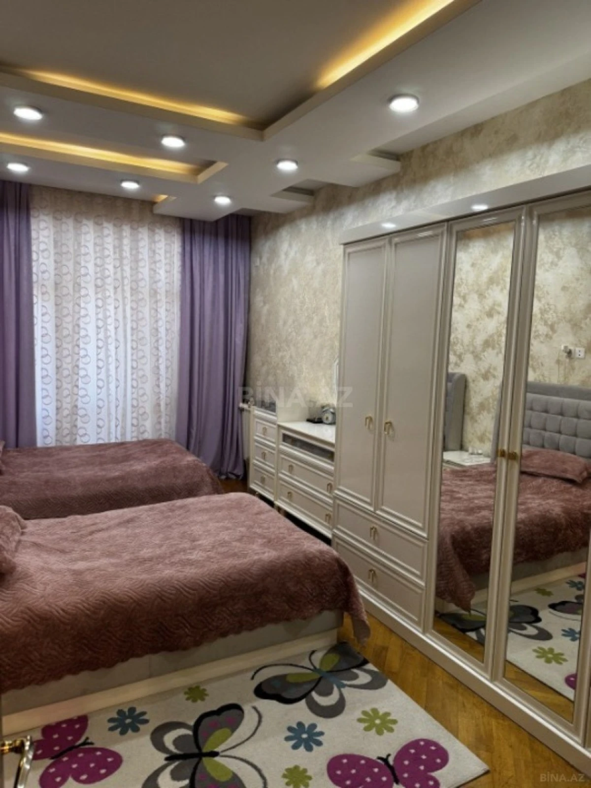 Satılır 4 otaqlı mənzil 165 m²