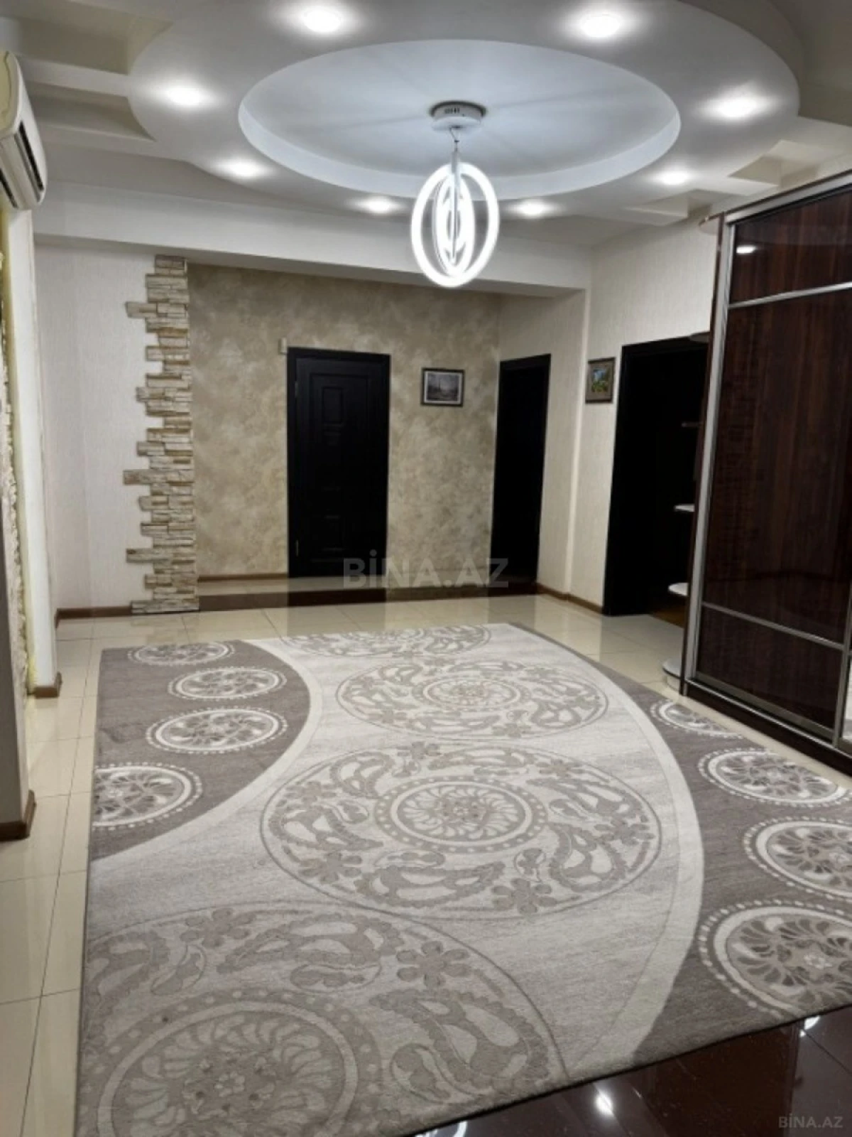 Satılır 4 otaqlı mənzil 165 m²