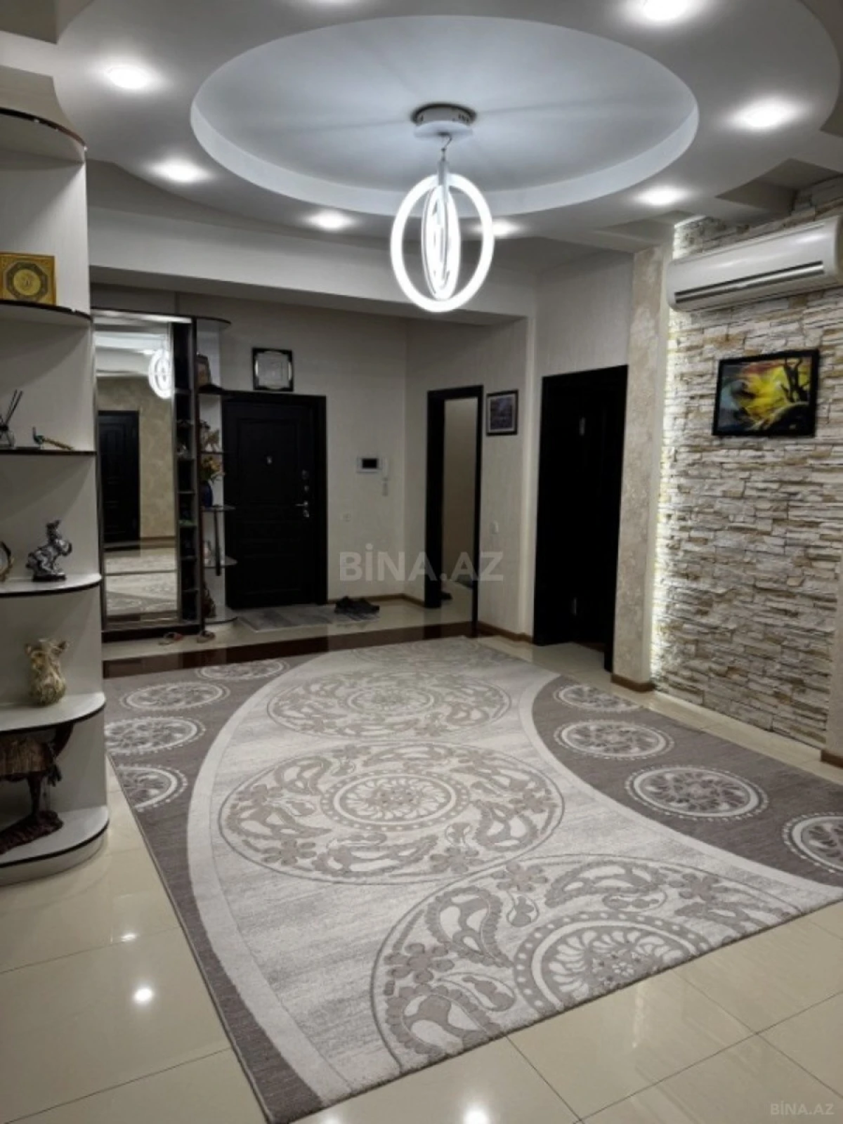 Satılır 4 otaqlı mənzil 165 m²