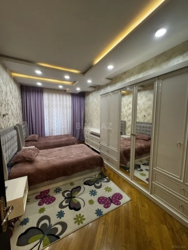 Satılır 4 otaqlı mənzil 165 m²