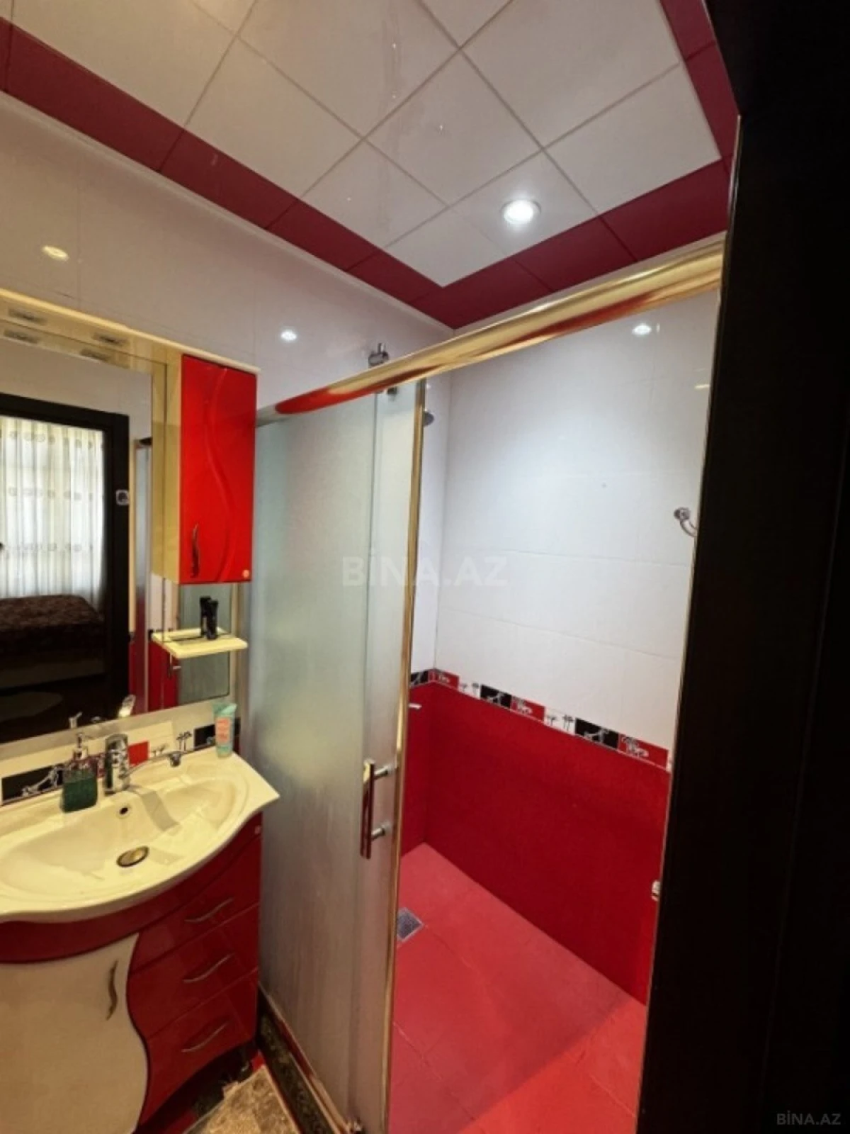 Satılır 4 otaqlı mənzil 165 m²