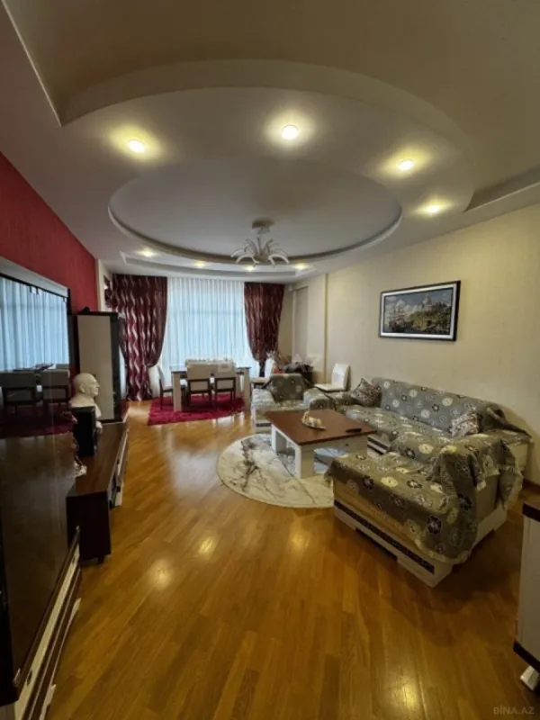 Satılır 4 otaqlı mənzil 165 m²