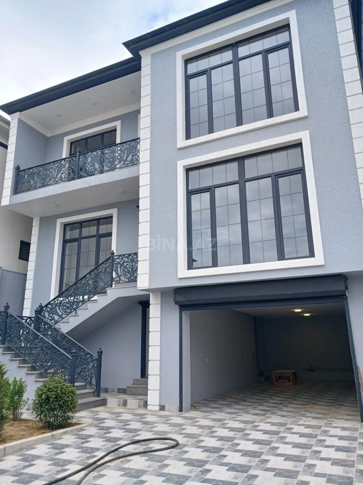 Satılır 5 otaqlı həyət evi 310 m²