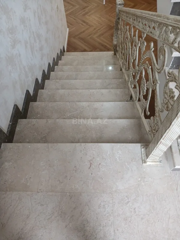 Satılır 5 otaqlı həyət evi 310 m²