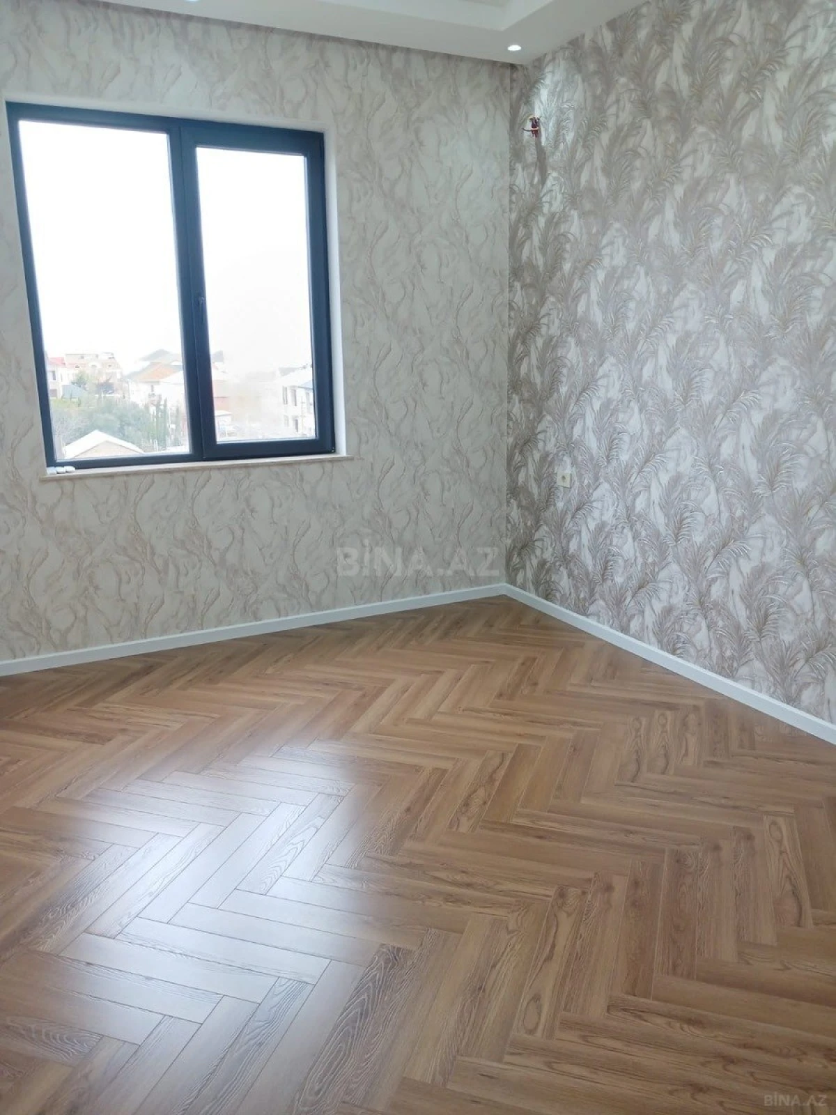 Satılır 5 otaqlı həyət evi 310 m²