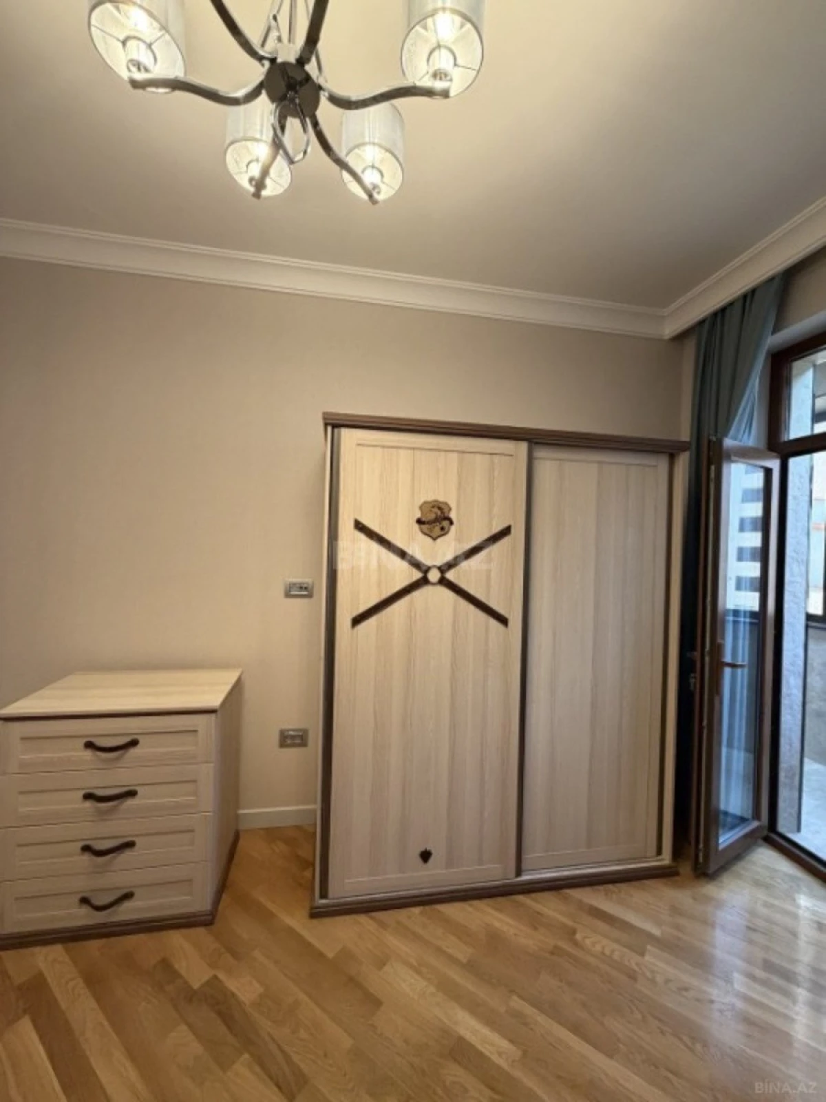 Kirayə verilir 3 otaqlı mənzil 105 m²