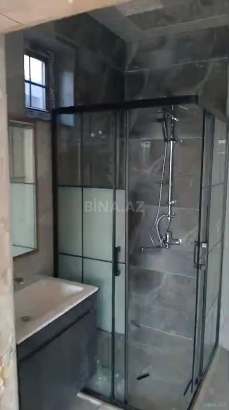 Satılır 6 otaqlı həyət evi 300 m²