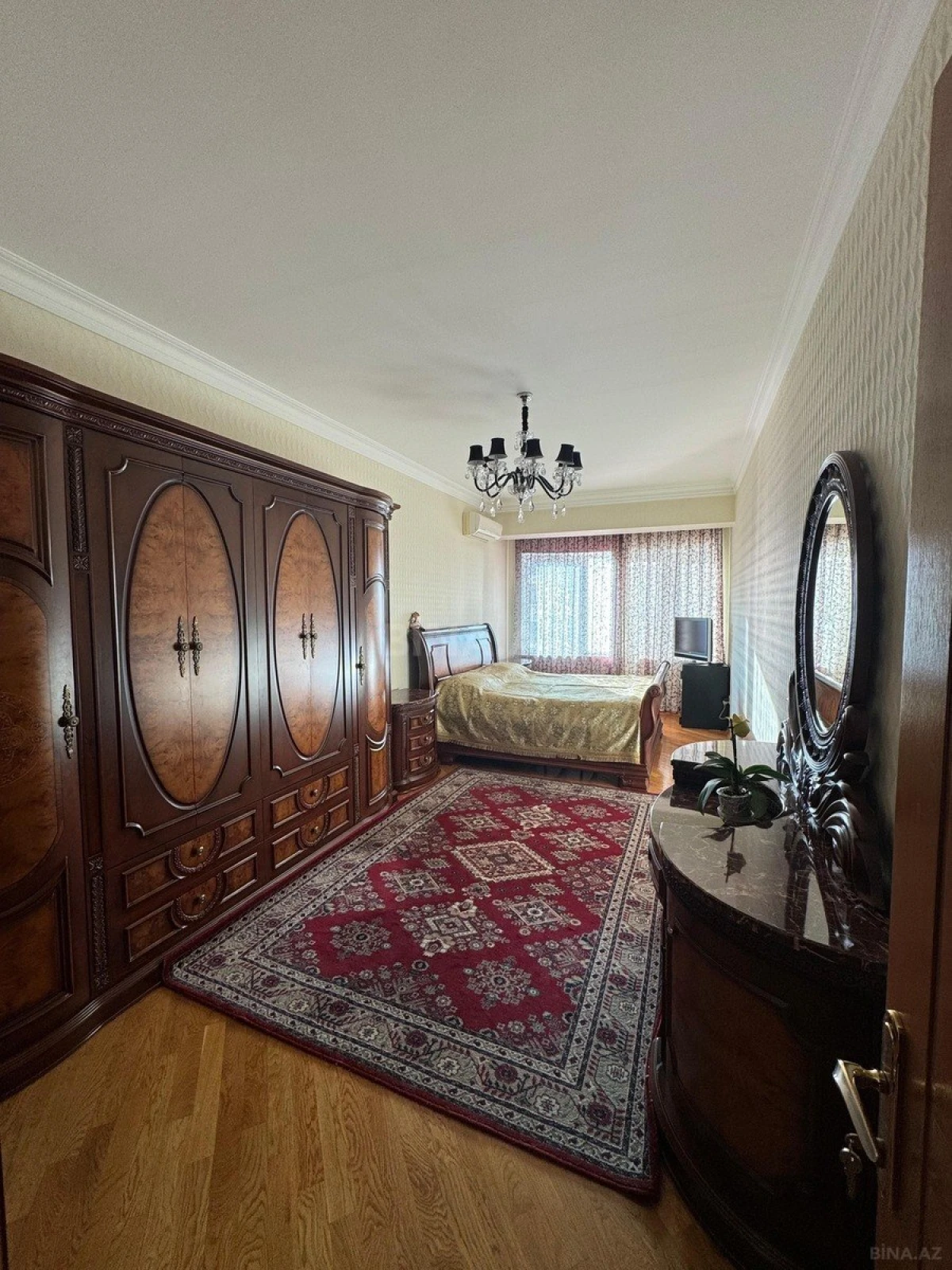 Satılır 4 otaqlı mənzil 185 m²