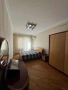 Satılır 4 otaqlı mənzil 185 m²