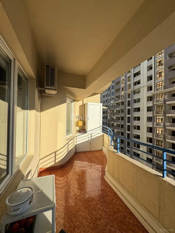 Satılır 4 otaqlı mənzil 185 m²