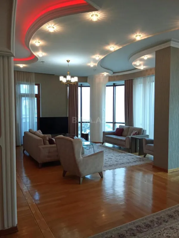 Kirayə verilir 4 otaqlı mənzil 200 m²