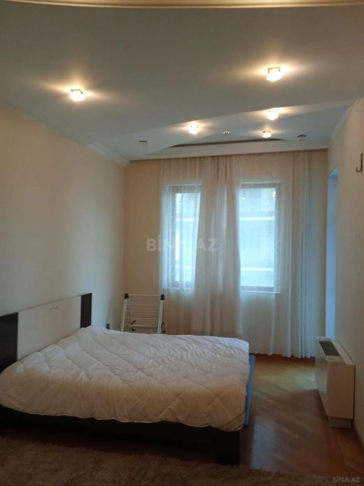 Kirayə verilir 4 otaqlı mənzil 200 m²