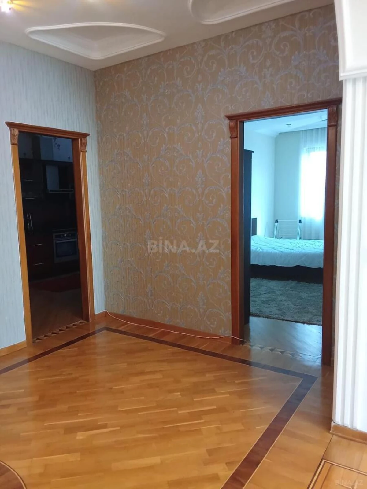 Kirayə verilir 4 otaqlı mənzil 200 m²