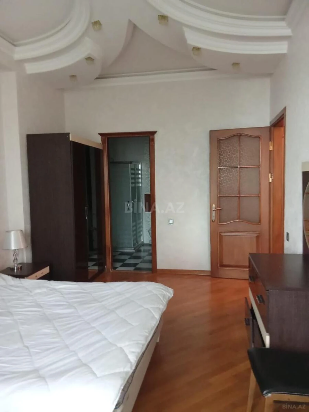 Kirayə verilir 4 otaqlı mənzil 200 m²