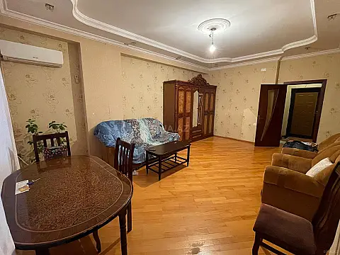 Kirayə verilir 2 otaqlı mənzil 90 m²