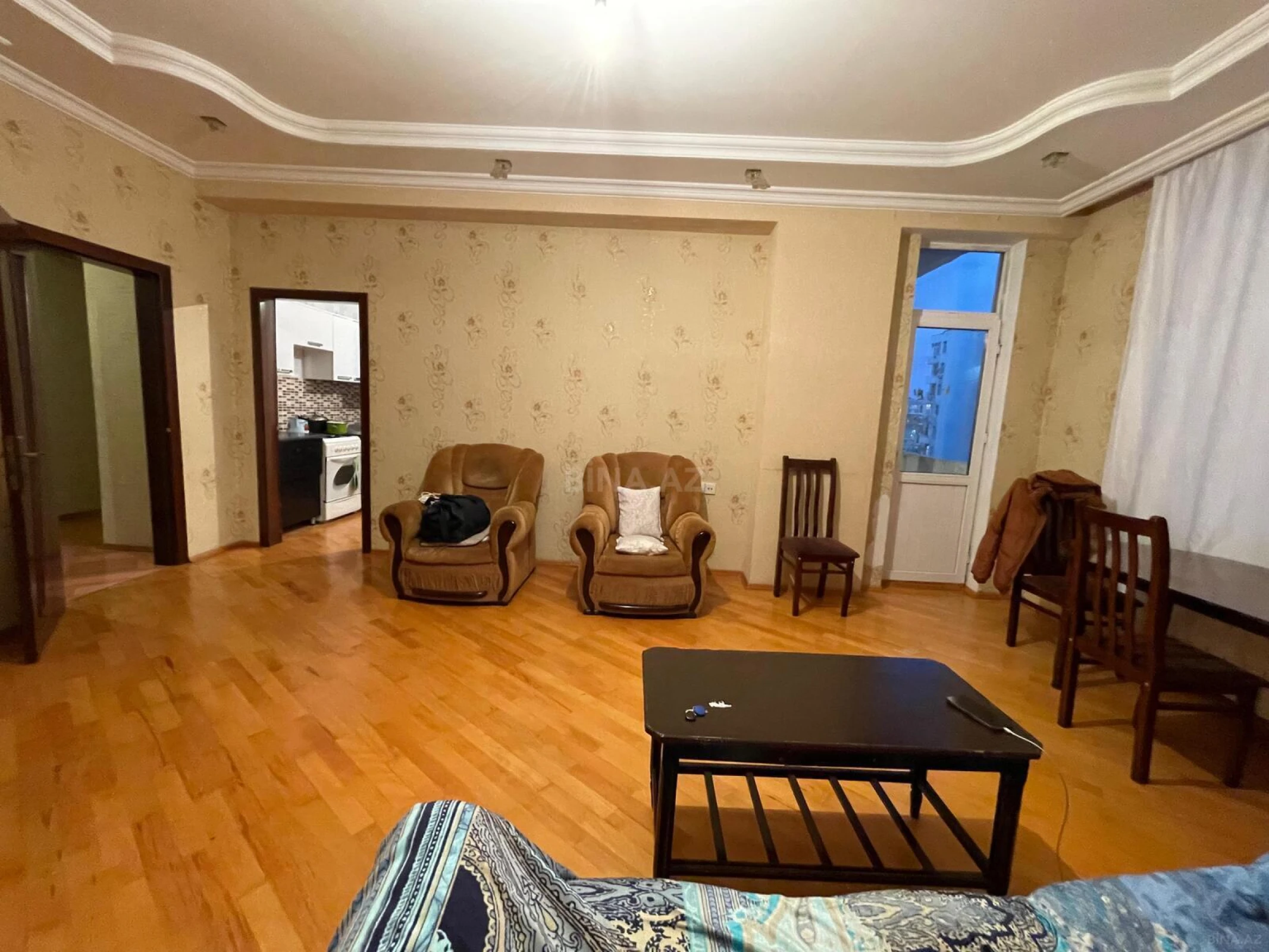 Kirayə verilir 2 otaqlı mənzil 90 m²
