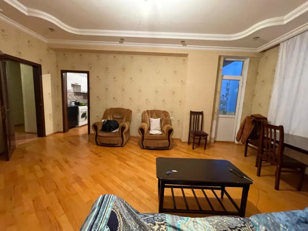 Kirayə verilir 2 otaqlı mənzil 90 m²
