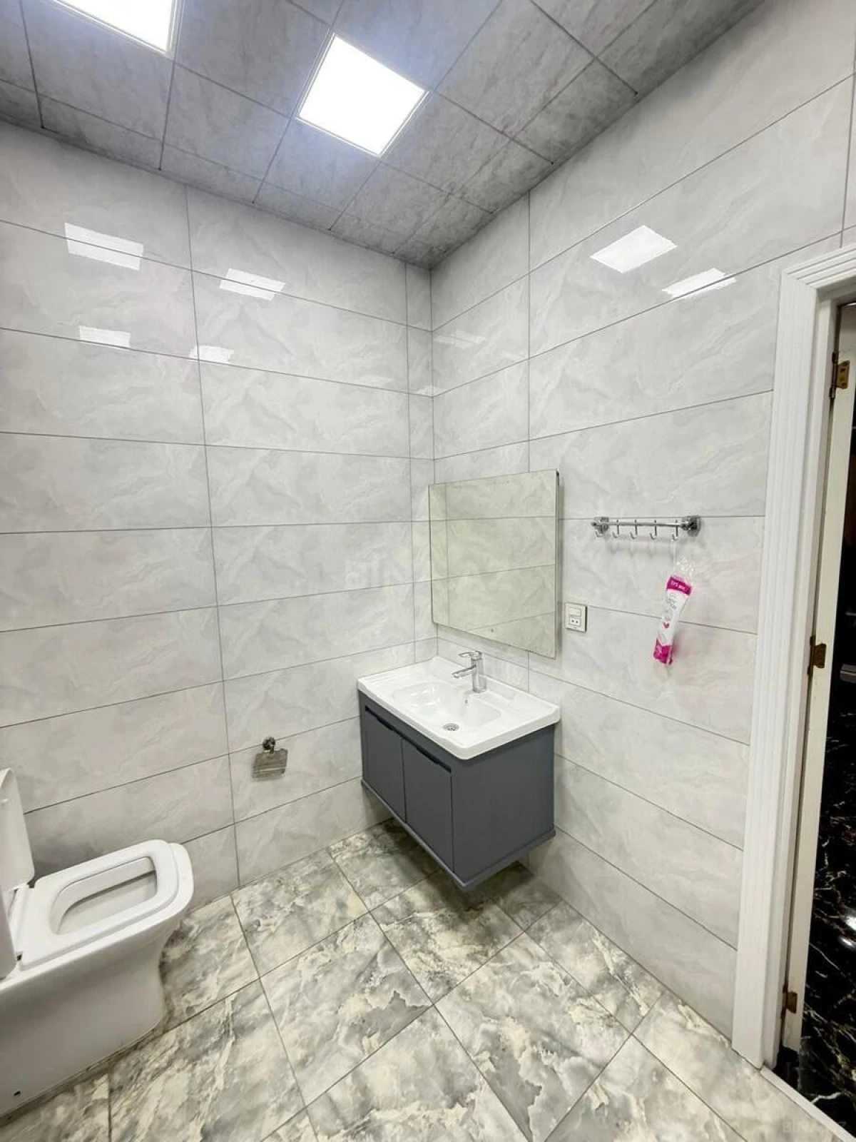 Kirayə verilir 2 otaqlı mənzil 75 m²