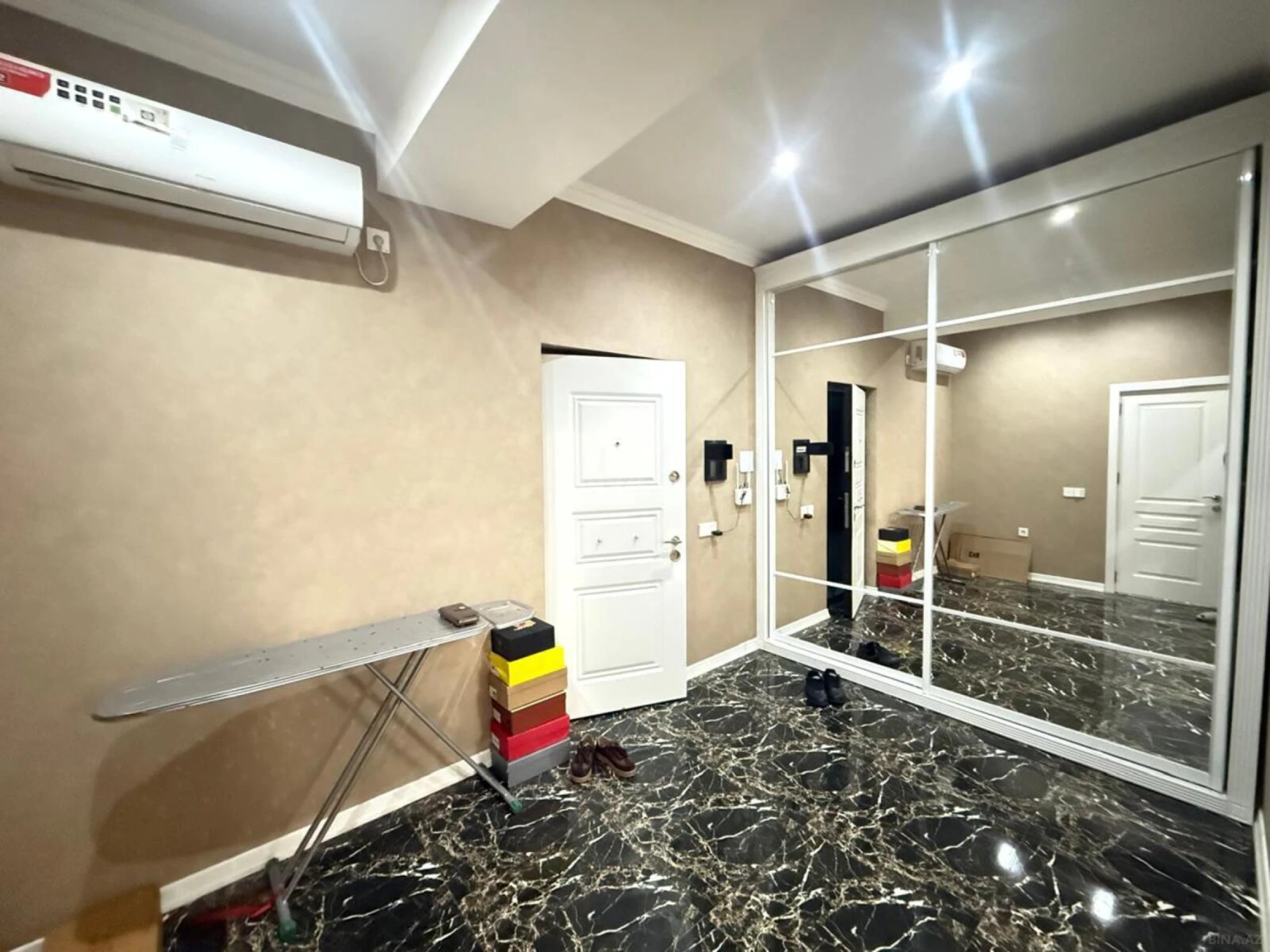 Kirayə verilir 2 otaqlı mənzil 75 m²