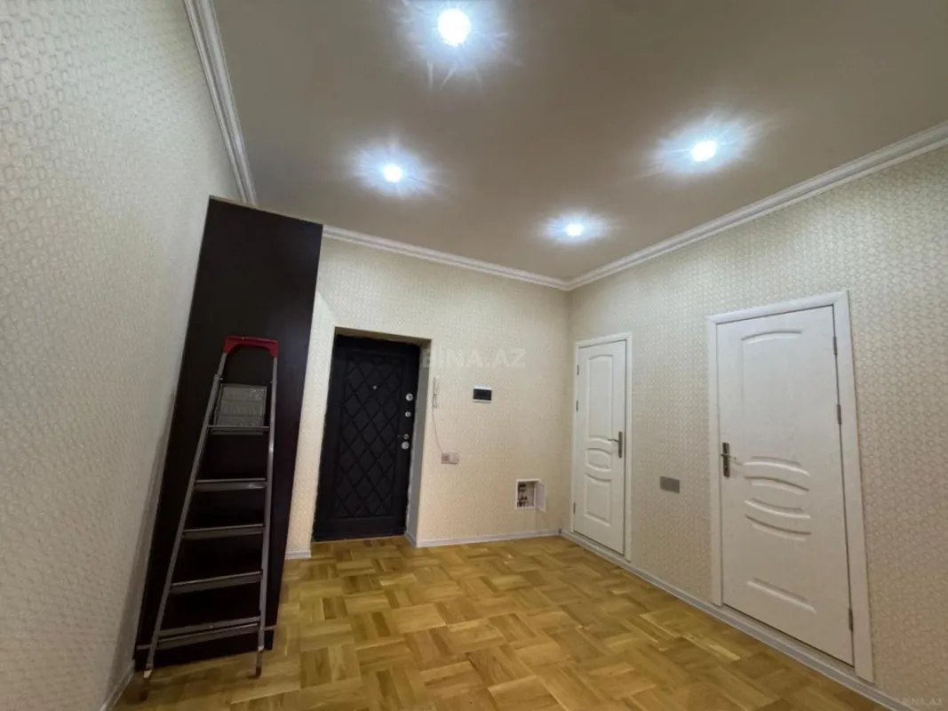 Satılır 2 otaqlı mənzil 61 m²